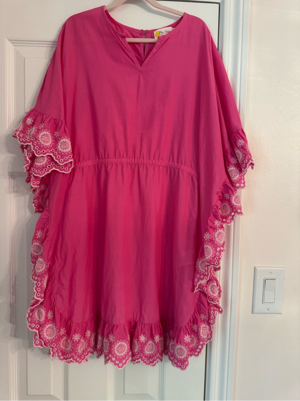 Mini Boden girls Hot Pink Embroidered Kaftan/beach coverup Age 11/12